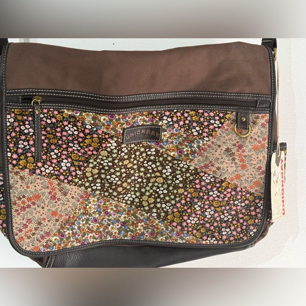 Union Bay floral crossbody messenger Y2K style bag with adjustable strap. - Picture 6 of 7